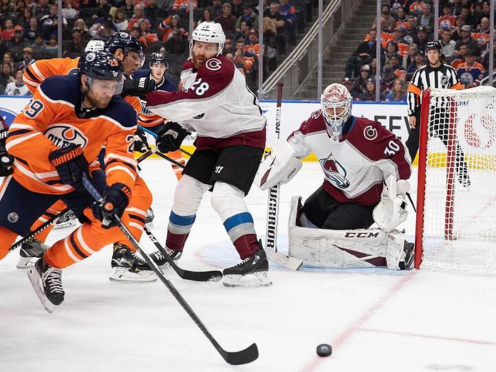 Leon Draisaitl (l) brillierte gegen Colorado als Vorbereiter.