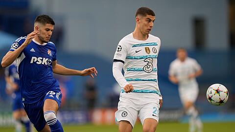 Kai Havertz (r) musste mit dem FC Chelsea eine Pleite in Zagreb hinnehmen.