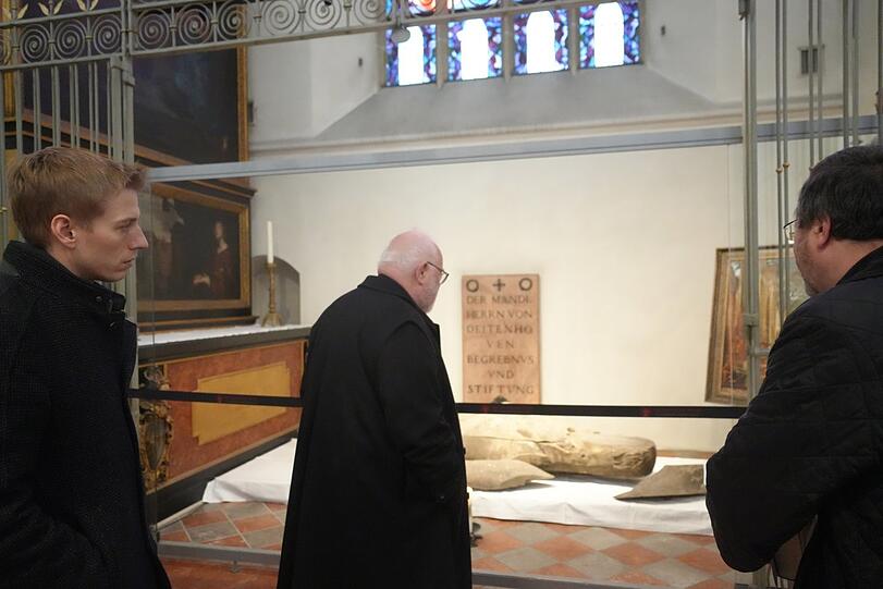 Reinhard Kardinal Marx und BÃ¼rgermeister Dominik Krause (GrÃ¼ne) bei Ausstellung Frauenkirche zu Innenstadt in TrÃ¼mmern 24. Jan 2025 Foto: Daniel von Loeper, Fotograf: Daniel Loeper