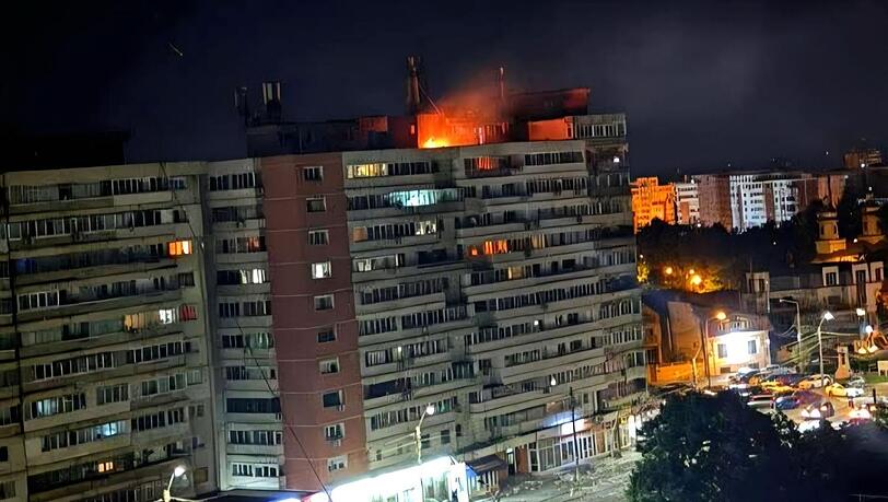 Im Zuge des Angriffskriegs gegen die Ukraine hat eine russische Drohne erstmals im benachbarten Nato- und EU-Land Rum&auml;nien ein Wohnhaus besch&auml;digt und Menschen verletzt.