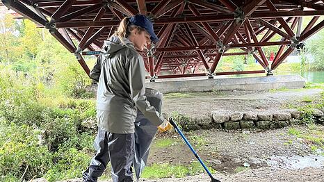 Die freiwilligen Helferinnen und Helfer sammelten auf einer Strecke von 14 Kilometern M&uuml;ll am Isarufer auf.