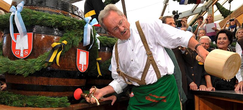Sechs Sekunden zu früh setzt Ude zum ersten Schlag an.