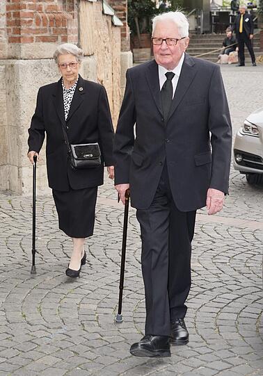 Trauerfeier zu Georg Kronawitter, hier Hans Jochen Vogel und seine Frau Liselotte.