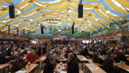 Die Mittagswiesn war am Montag gut besucht. Die Mittagswiesn war am Montag gut besucht.