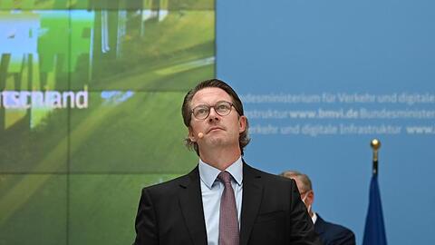 Andreas Scheuer (CSU), Bundesminister für Verkehr und digitale Infrastruktur, spricht auf einer Pressekonferenz in Berlin.