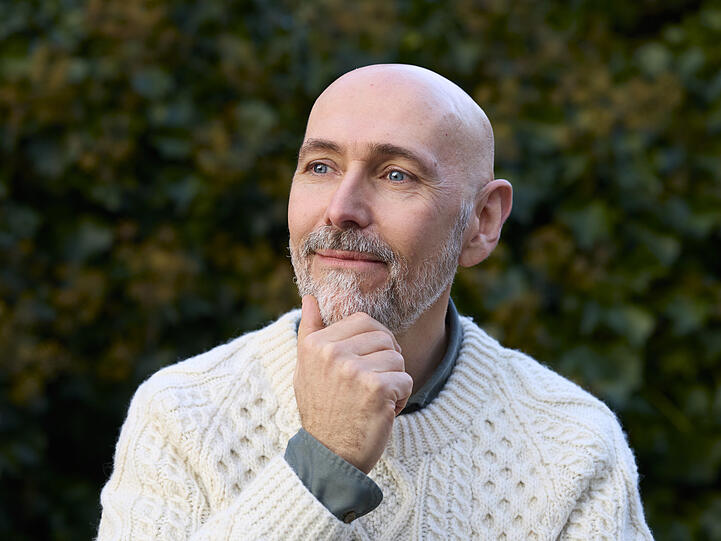 Enrico Onofri wurde 1967 in Ravenna geboren. Er war von 1987 bis 2010 als Solist und erster Konzertmeister des Ensembles Il Giardino Armonico.
