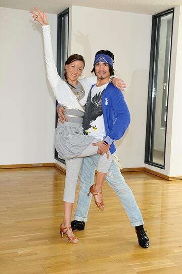 Simone Ballack und Tanzpartner Erich Klann beim Fotoshooting im Tanzzentrum Starnberg.