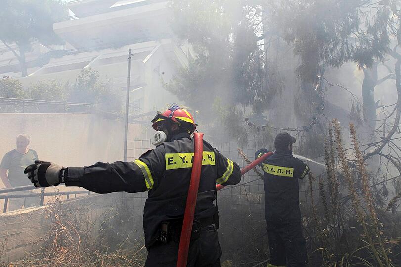 Waldbrände bedrohen die griechische Hauptstadt Athen. Die Bilder vom Kampf gegen die Flammen.