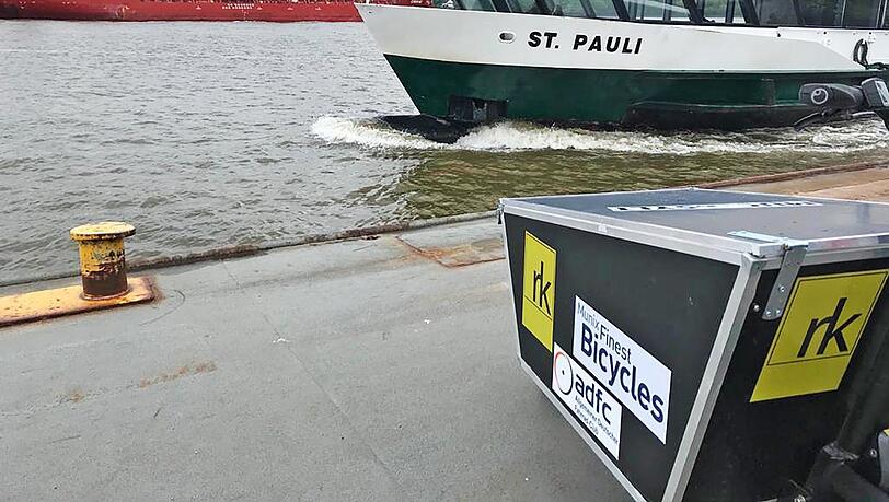 Tag sechs: kurz vor der Elbe-Überfahrt in Hamburg. Tag sechs: kurz vor der Elbe-Überfahrt in Hamburg.