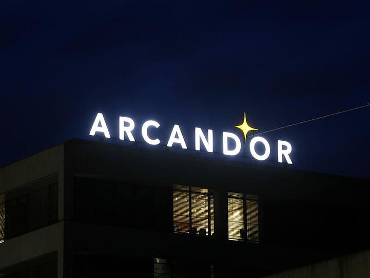 Arcandor bei Nacht.