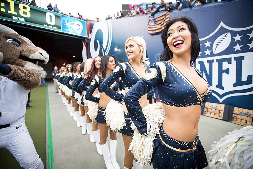 Die Los Angeles Rams Cheerleaders feierten letzte Saison die Rückkehr nach Los Angeles.