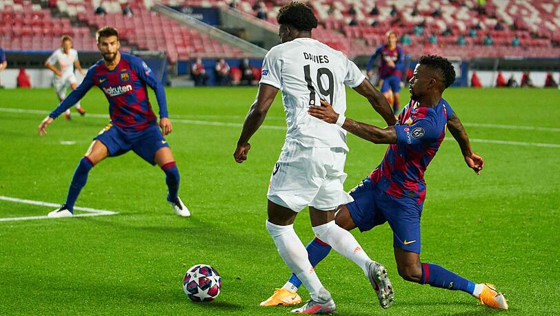 Bayern-Profi Alphonso Davies bereitet das 5:2 von Joshua Kimmich mustergültig vor, Nélson Semedo vom FC Barcelona hat das Nachsehen. Bayern-Profi Alphonso Davies bereitet das 5:2 von Joshua Kimmich mustergültig vor, Nélson Semedo vom FC Barcelona hat das Nachsehen.