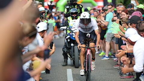 Der deutsche Triathlet Jonas Schomburg wurde nach einem starken Roth-Rennen Zweiter.