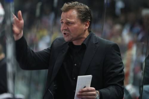Kein Grund zum ärgern: Trainer Andreas Brockmann sieht bei seinen Eismännern  noch Luft nach oben.