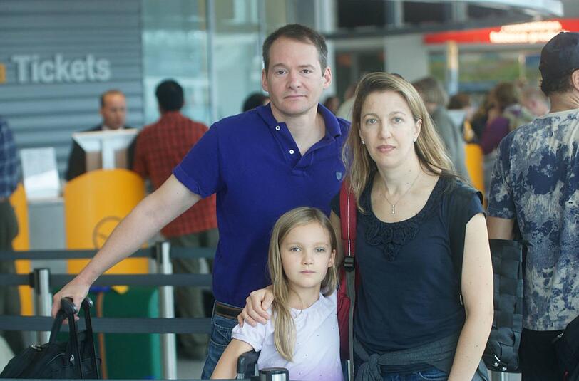 Ann Goebel-Fabbri, 43, Psychologin: "Wir haben Verwandte in München besucht. Jetzt ist unser Flug zurück nach Boston gestrichen. Keine Ahnung, wie es jetzt weitergeht. Meine Tochter hat schon gefragt, ob wir nun in München wohnen müssen. Die Warterei zermürbt uns. Aber wir verstehen das Personal &ndash; von irgendwas müssen sie ja leben."