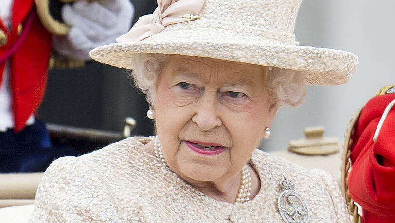 Ein Mitarbeiter der Queen ist am Coronavirus erkrankt Ein Mitarbeiter der Queen ist am Coronavirus erkrankt