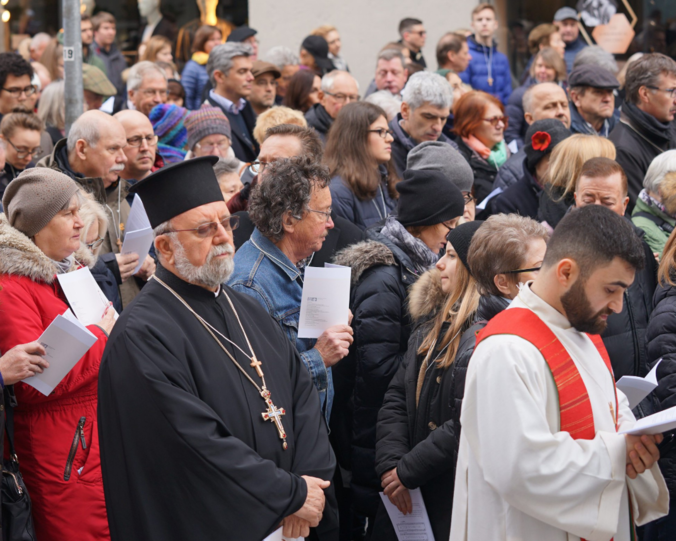 Tausende Münchner nahmen an der jährlichen Karfreitagsprozession durch die Münchner Innenstadt teil.