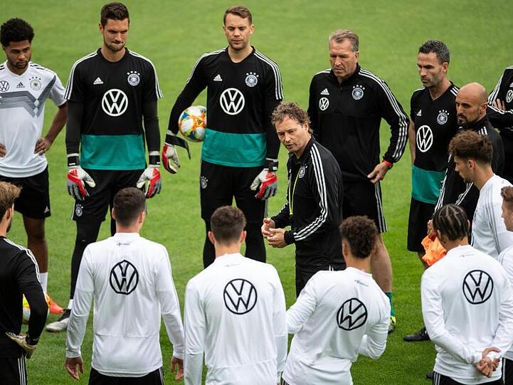 Sorg wird weitgehend die Sieger vom Weißrussland-Spiel auf den Platz schicken.