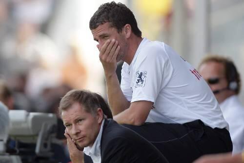So sieht wohl geballtes Entsetzen aus: Manager Reuter (u.) und Trainer Kurz.
