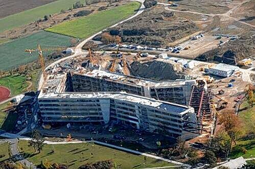 Sorgt für Wirtschaftskraft im Landkreis Erlangen-Höchstadt: der Adidas-Neubau in Herzogenaurach. Adidas ist aber nicht das einzige Unternehmen, das hier für Power sorgt.