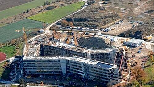 Sorgt für Wirtschaftskraft im Landkreis Erlangen-Höchstadt: der Adidas-Neubau in Herzogenaurach. Adidas ist aber nicht das einzige Unternehmen, das hier für Power sorgt. Sorgt für Wirtschaftskraft im Landkreis Erlangen-Höchstadt: der Adidas-Neubau in Herzogenaurach. Adidas ist aber nicht das einzige Unternehmen, das hier für Power sorgt.