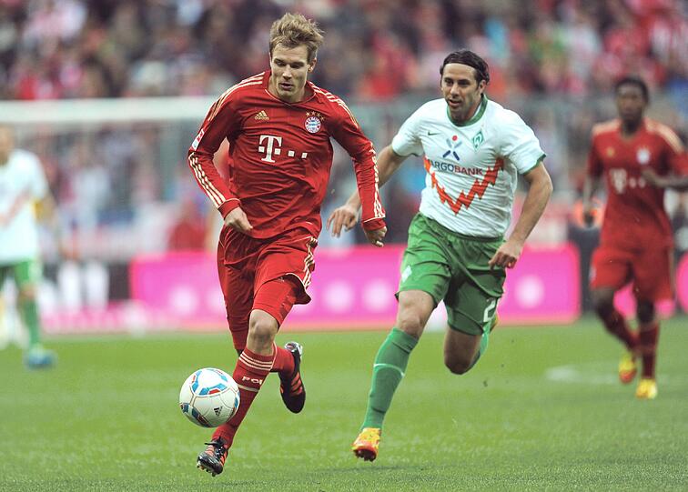 HOLGER BADSTUBER: Musste sich gegen Pizarro erwehren und viel einstecken. Der doppelte Ellbogen-Check des Peruaners kurz vor der Pause tat weh. Beim Gegentor von Rosenberg genau so passiv wie seine Kollegen. Note 3