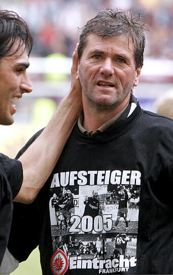 Eintracht Frankfurt (2004-2009): Als Aufstiegsfavorit startete Funkel mit Eintracht Frankfurt in die 2. Liga. Mit einem jungen Team hängte Funkel den schärfsten Verfolger 1860 München ab und feierte mit der Eintracht als Drittpatzierter seinen fünften und bis dato letzten Aufstieg. DFB-Pokal-Finalist gegen Bayern (0:1). Trennung dann 2009.