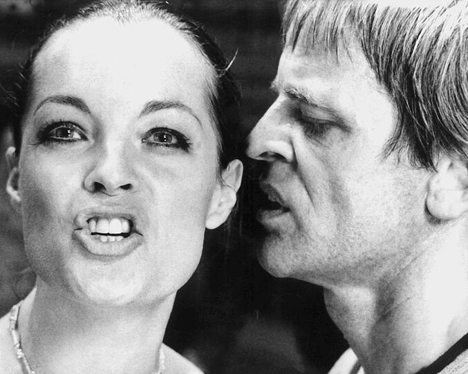 Romy Schneider und Klaus Kinski in dem Film "Nachtblende" aus dem Jahr 1974.