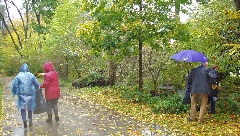 Damit es so schön bleibt, machen die Pasinger im Herbst ihren Stadtpark sauber. Damit es so schön bleibt, machen die Pasinger im Herbst ihren Stadtpark sauber.