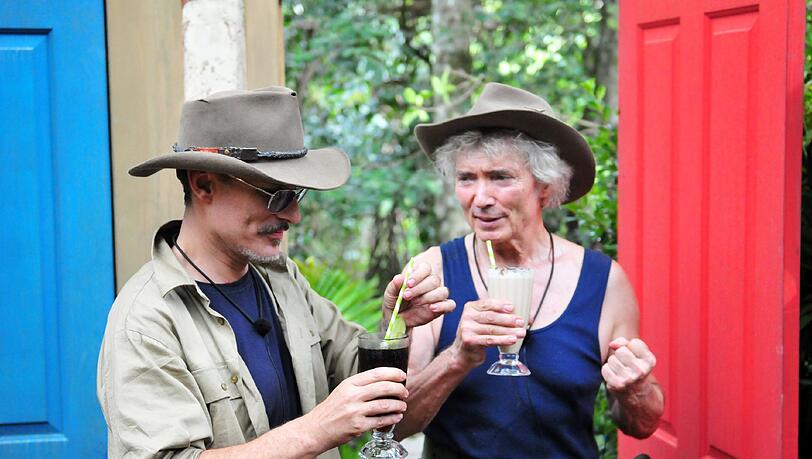 Chris Töpperwien und Peter Orloff freuen sich über die erspielten Lieblingsgetränke. Chris Töpperwien und Peter Orloff freuen sich über die erspielten Lieblingsgetränke.