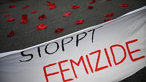 Im vergangenen Jahr starben nach einer Auswertung des Landeskriminalamts 40 Mädchen und Frauen in Bayern bei einem Femizid.