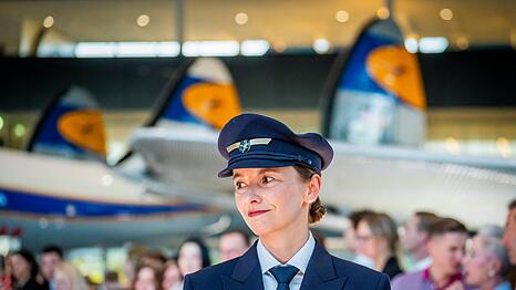 Die neuen Uniformen der Lufthansa wurden gemeinsam mit Boss entworfen.