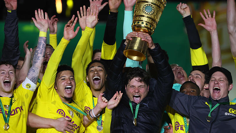 Die Krönung für den Trainer, der weichen muss: Edin Terzic führt Borussia Dortmund zum Finaltriumph im Pokal gegen Leipzig. Die Krönung für den Trainer, der weichen muss: Edin Terzic führt Borussia Dortmund zum Finaltriumph im Pokal gegen Leipzig.