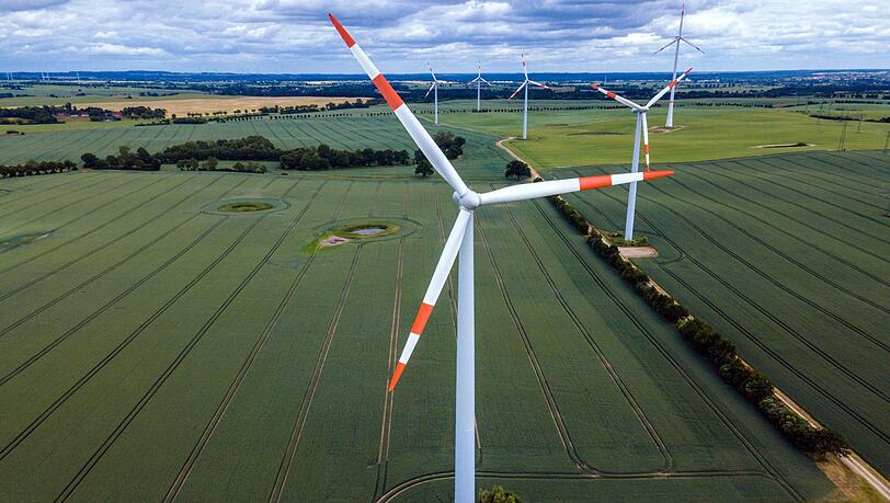 Der Ostbeauftragte der Bundesregierung, Carsten Schneider, glaubt fest an die Anziehungskraft von Windrädern für Investoren und Unternehmen.