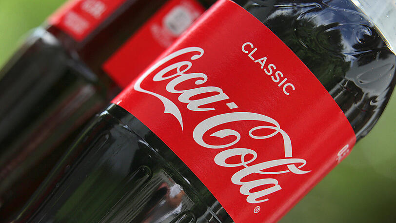 Coca Cola &ndash; Früher war alles besser, heißt es oftmals. Im Fall der koffeinhaltigen Brause mag das in der Wahrnehmung mancher durchaus zutreffen, denn deren Rezeptur enthielt ursprünglich auch Kokablätter und Kolanüsse&hellip;
