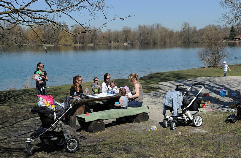 Gemütliche Frühlingsrunde am Feldmochinger See.