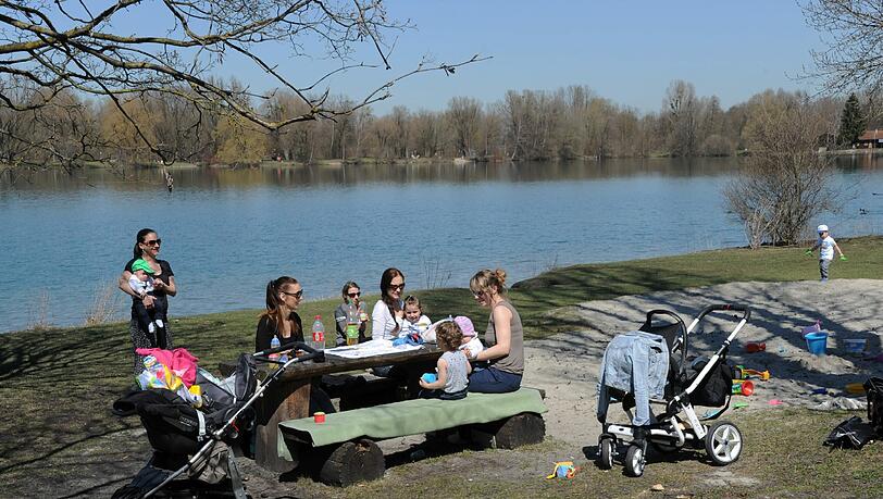 Gemütliche Frühlingsrunde am Feldmochinger See. Gemütliche Frühlingsrunde am Feldmochinger See.