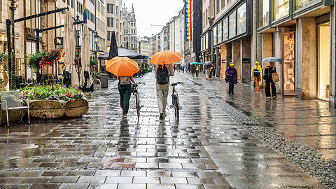 Die Theatinerstraße in der Münchner Innenstadt. Die Theatinerstraße in der Münchner Innenstadt.