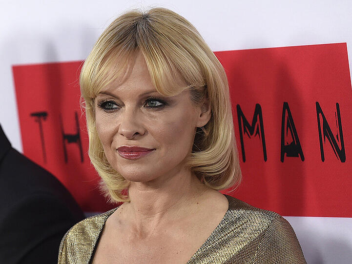 Pamela Anderson hat durch die Scheidung viel Geld bekommen