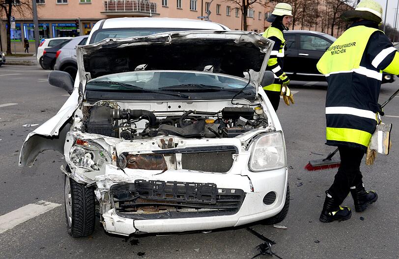 Beide Insassen überstanden den Unfall unverletzt.