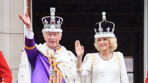 König Charles III. mit seiner Frau Camilla nach der Krönung am 6. Mai.