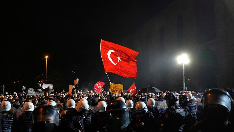 Seit knapp einer Woche gehen Menschen in der Türkei Verboten zum Trotz auf die Straße. (Archivbild)