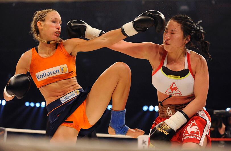 Die deutsche Kickboxerin Christine Theiss setzte sich gegen die Südkoreanerin Su Jeong Lim durch.
