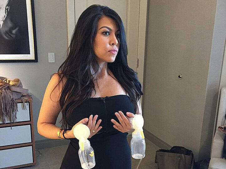 Kourtney Kardashian beim Milchabpumpen