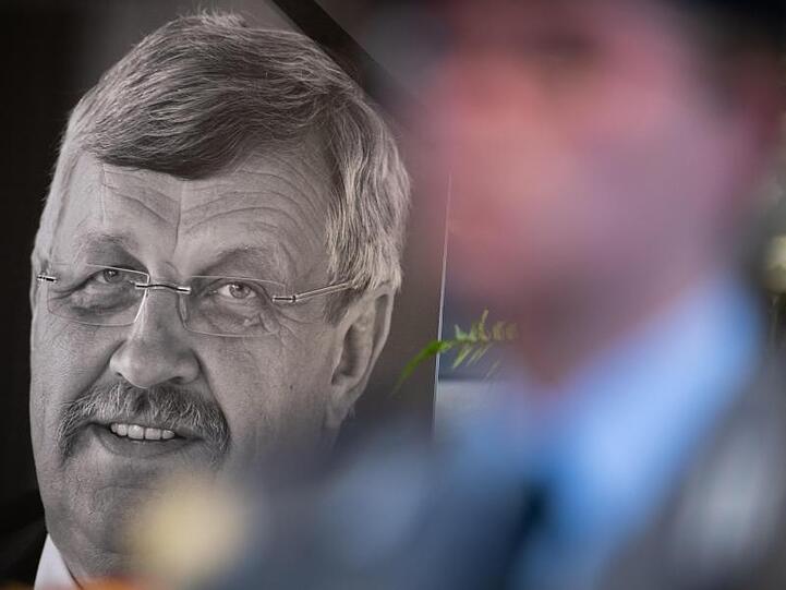 Der ehemalige Kasseler Regierungspräsident war auf der Terrasse seines Wohnhauses erschossen worden.