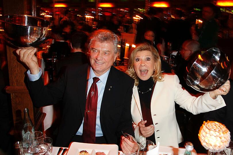 Das Schlagerehepaar Marianne und Michael freut sich auf's Essen.