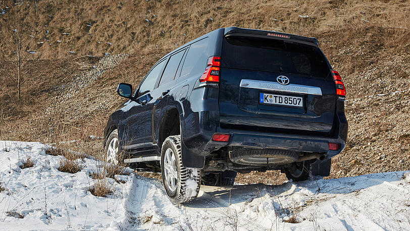 Das Fahrwerk des Land Cruiser lässt eine massive Achsverschränkung zu.