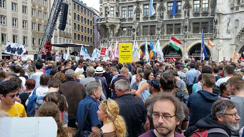 Riesen-Auflauf bei der "noPAG"-Demo in München. Klicken Sie sich durch die Bilder.