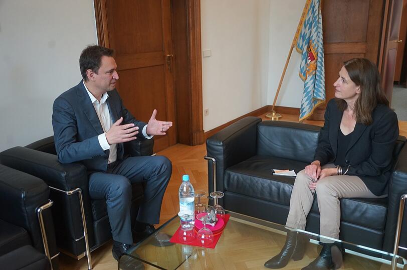 Georg Eisenreich im Gespräch mit AZ-Chefreporterin Nina Job.