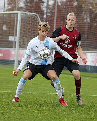 Läuft aktuell in der U19 des TSV 1860 auf: Anian Brönauer (links). Läuft aktuell in der U19 des TSV 1860 auf: Anian Brönauer (links).